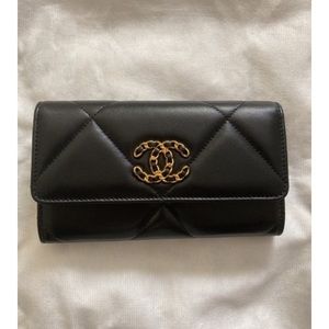 Chanel 19 flap wallet
